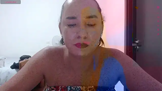 Snapshot of SofiaMadisson chatting on 09.10.25 SofiaMadisson online show from 09.10.25
