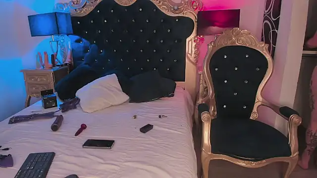 EmilyAllen  online show from 12.11.24