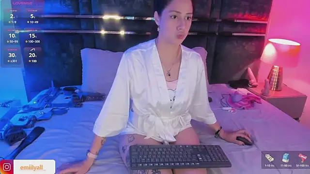 EmilyAllen  online show from 02.27.25