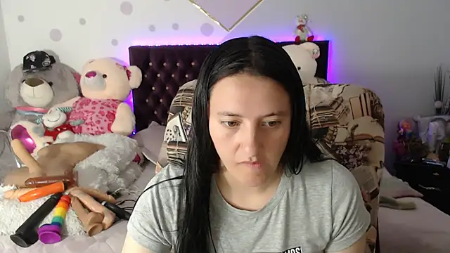 Snapshot of Lorenahot_06 chatting on 09.16.25 Lorenahot 06 online show from 09.16.25