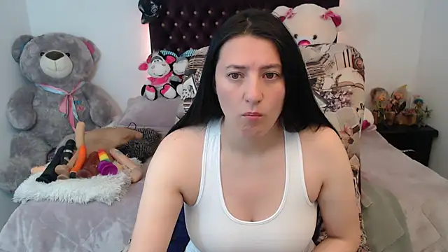 Snapshot of Lorenahot_06 chatting on 09.27.25 Lorenahot 06 online show from 09.27.25