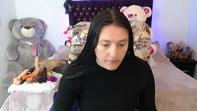 Snapshot of Lorenahot_06 chatting on 09.30.25 Lorenahot 06 online show from 09.30.25