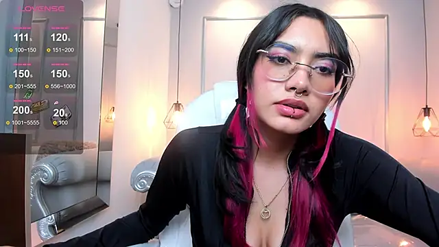 Snapshot of AzuraKindong chatting on 01.08.25 AzuraKindong online show from 01.08.25