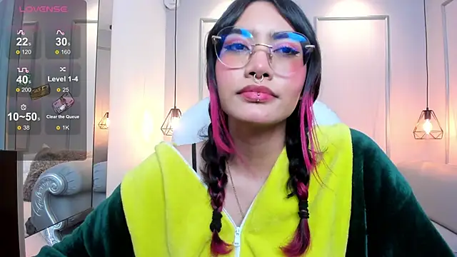 Snapshot of AzuraKindong chatting on 01.10.25 AzuraKindong online show from 01.10.25