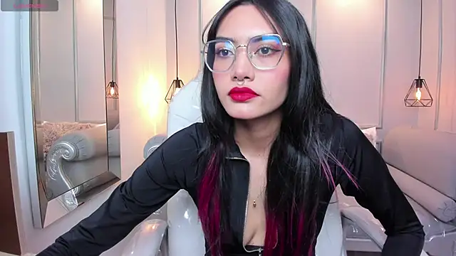 Snapshot of AzuraKindong chatting on 09.29.25 AzuraKindong online show from 09.29.25