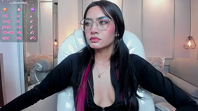 Snapshot of AzuraKindong chatting on 10.08.25 AzuraKindong online show from 10.08.25