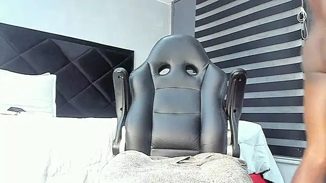 Snapshot of Dancelwashington chatting on 02.13.25 Dancelwashington online show from 02.13.25