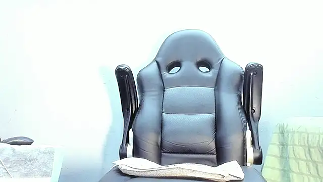 Snapshot of Dancelwashington chatting on 10.15.25 Dancelwashington online show from 10.15.25