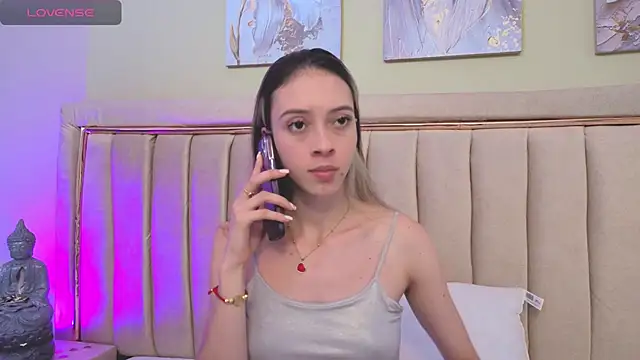 Snapshot of sophiia_grey_1 chatting on 09.09.25 sophiia grey 1 online show from 09.09.25