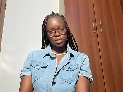 Snapshot of afro_pop chatting on 03.19.25 afro pop online show from 03.19.25