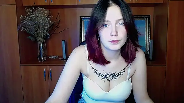Snapshot of BlueberryDi chatting on 10.26.25 BlueberryDi online show from 10.26.25