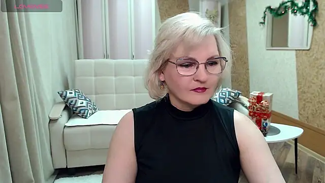 BlondeBrilliant7 online show from 12.15.24