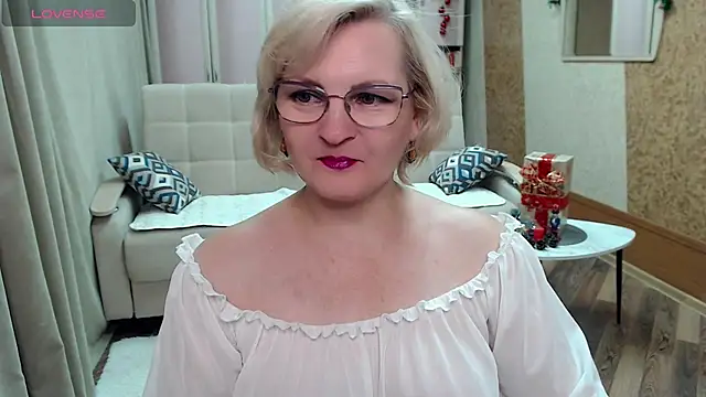 BlondeBrilliant7 online show from 12.15.24