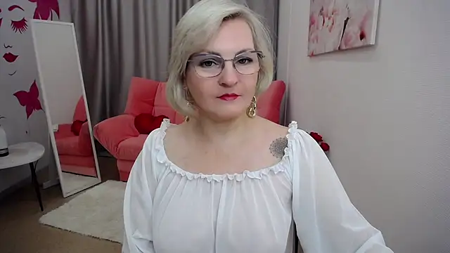 BlondeBrilliant7 online show from 12.16.24