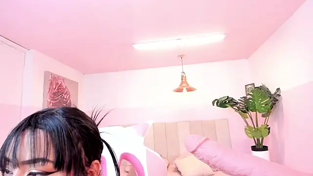 Red lady online show from 01.31.25