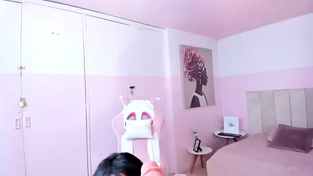 Red lady online show from 01.31.25