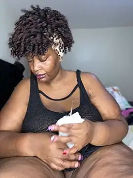 Snapshot of MsWhiteChocolatte chatting on 06.18.26 MsWhiteChocolatte online show from 06.18.26