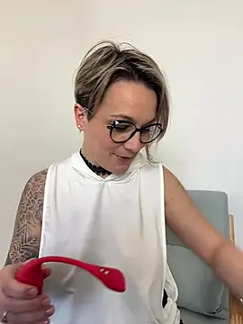 Snapshot of marinella07 chatting on 03.13.25 marinella07 online show from 03.13.25