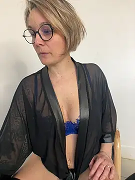 Snapshot of marinella07 chatting on 03.21.25 marinella07 online show from 03.21.25