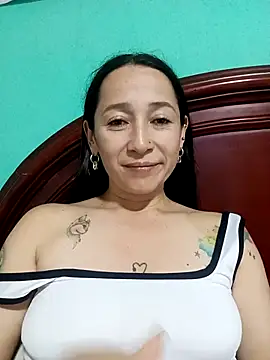 emilypoppy3 online show from 10.16.25