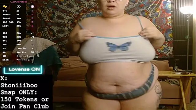 Snapshot of Stoniiiboo chatting on 10.10.25 Stoniiiboo online show from 10.10.25