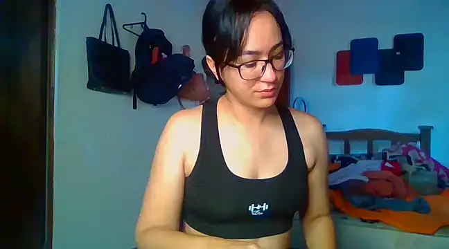 Snapshot of brittanycheeks chatting on 03.19.25 brittanycheeks online show from 03.19.25