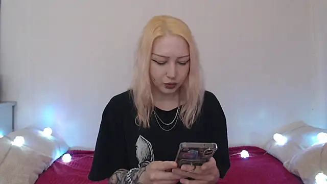 Snapshot of Emily_hardcore chatting on 06.26.26 Emily hardcore online show from 06.26.26