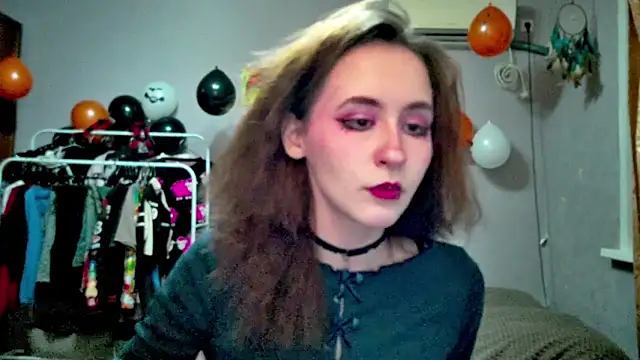 JoannaTompson online show from 10.16.25