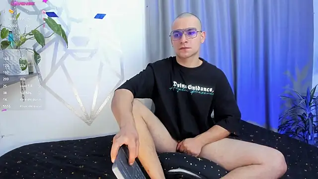 Snapshot of Aron-santoro chatting on 01.14.25 Aron-santoro online show from 01.14.25