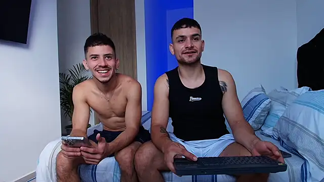 Snapshot of Aron-santoro chatting on 11.25.25 Aron-santoro online show from 11.25.25