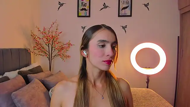 Snapshot of im_sarah34 chatting on 12.18.24 im sarah34 online show from 12.18.24