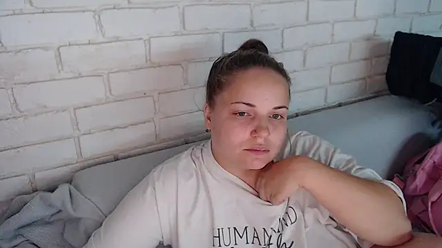 Snapshot of Crazyy_girl_ chatting on 09.21.25 Crazyy girl online show from 09.21.25