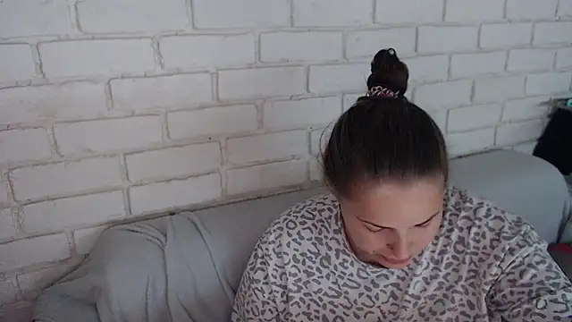 Snapshot of Crazyy_girl_ chatting on 10.21.25 Crazyy girl online show from 10.21.25