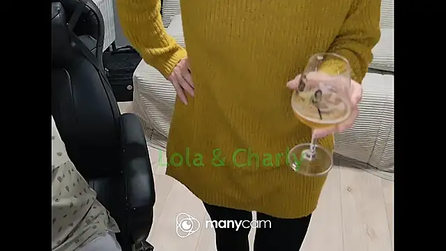 Snapshot of lolacharly@xh chatting on 11.22.25 lolacharlyxh online show from 11.22.25