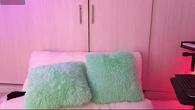 Yues050600 online show from 12.21.24