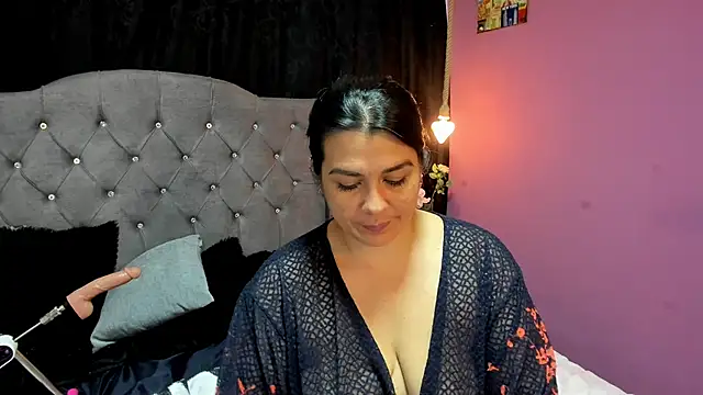 martina foxy  online show from 02.26.25