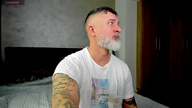 Snapshot of BlowMyXXL chatting on 01.31.25 BlowMyXXL online show from 01.31.25