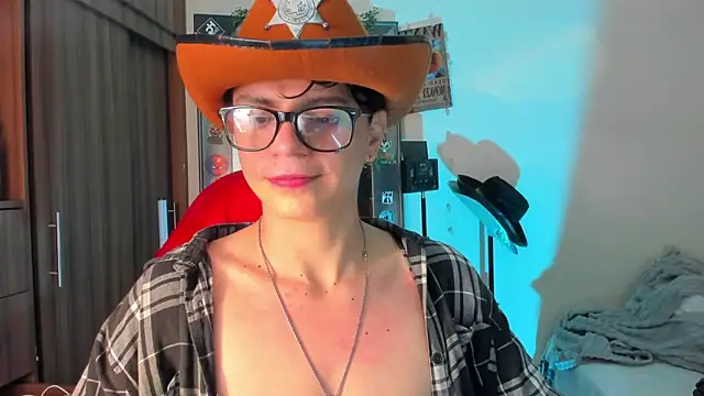 Snapshot of marckalexis chatting on 12.17.25 marckalexis online show from 12.17.25