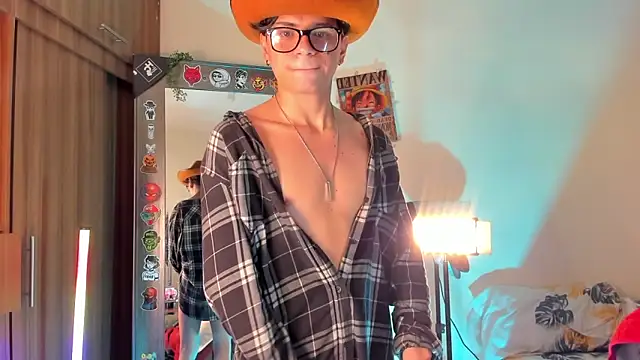 Snapshot of marckalexis chatting on 12.18.25 marckalexis online show from 12.18.25