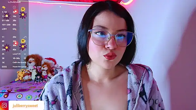 juli05star20 online show from 11.28.25