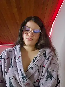 juli05star20 online show from 03.30.26