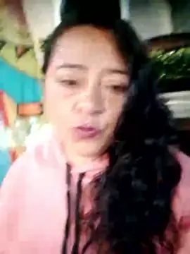 Snapshot of SamanthaM chatting on 12.20.25 SamanthaM online show from 12.20.25