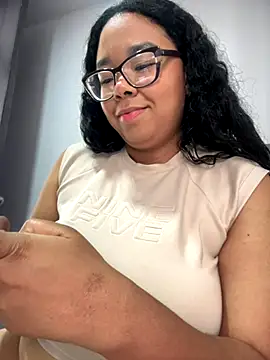 Snapshot of XMara chatting on 10.21.25 XMara online show from 10.21.25