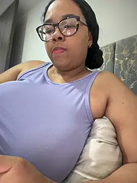 Snapshot of XMara chatting on 10.24.25 XMara online show from 10.24.25