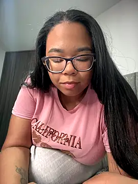 Snapshot of XMara chatting on 10.28.25 XMara online show from 10.28.25