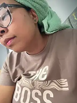 Snapshot of XMara chatting on 11.11.25 XMara online show from 11.11.25