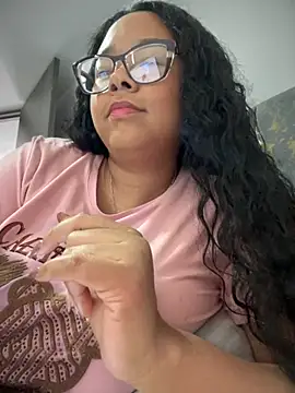 Snapshot of XMara chatting on 11.14.25 XMara online show from 11.14.25