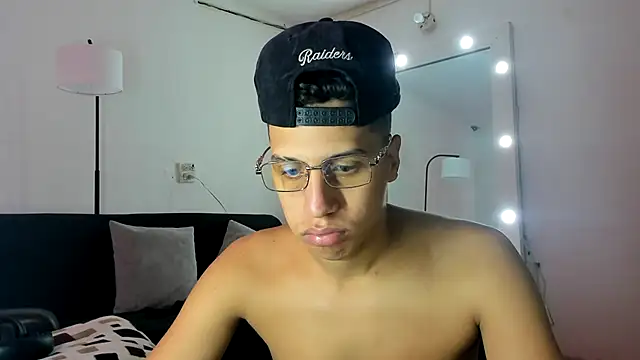 Snapshot of matt_benji chatting on 11.02.25 matt benji online show from 11.02.25