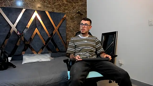 Snapshot of CodyWalkerR chatting on 02.14.25 CodyWalkerR online show from 02.14.25