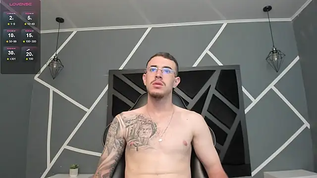 Snapshot of CodyWalkerR chatting on 10.02.25 CodyWalkerR online show from 10.02.25